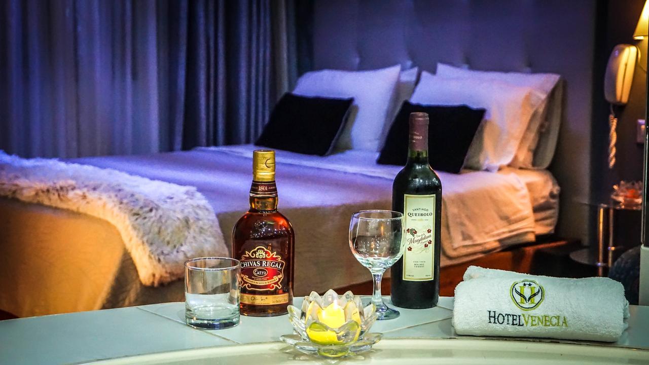 Hotel Venecia Huánuco エクステリア 写真